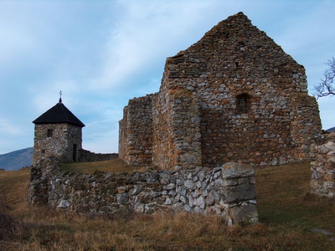 11. Árpád-kori templomrom